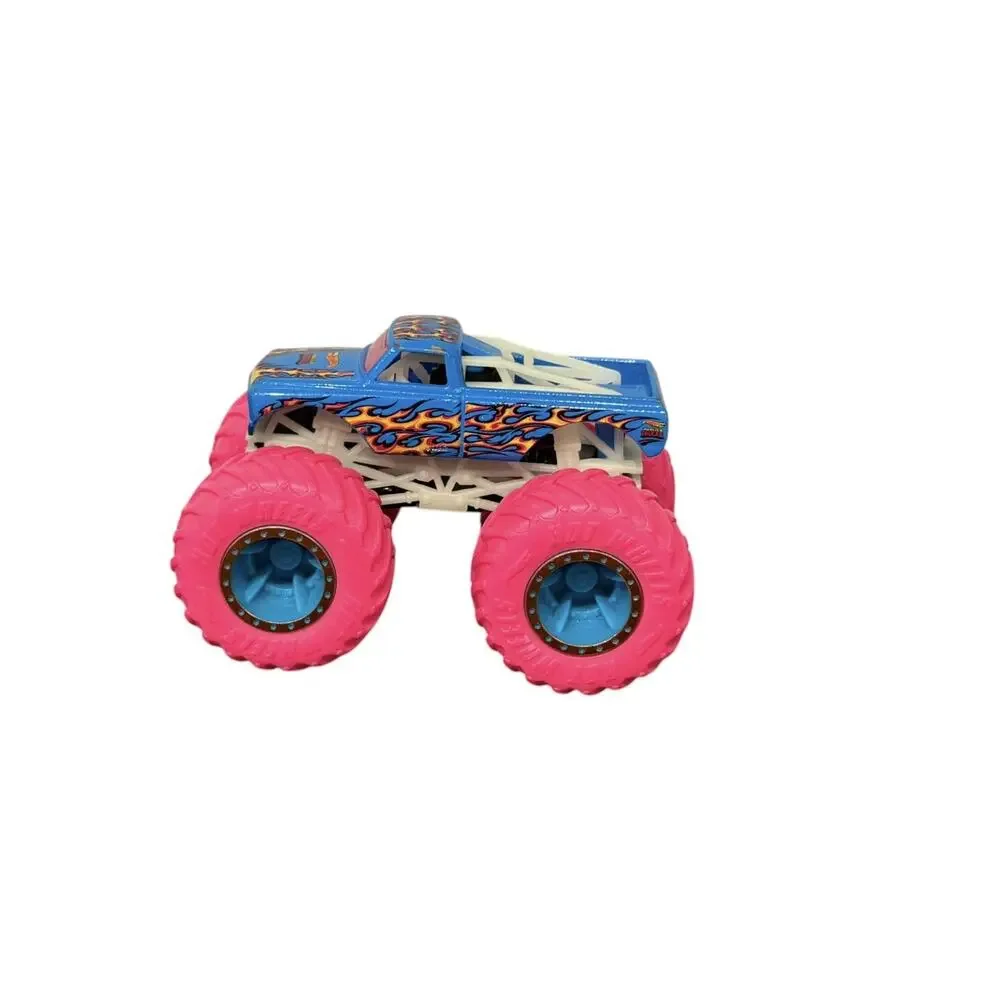 Hot Wheels Monster Jam Truck Pure Muscle Glow In The Dark 1:64 Diecast